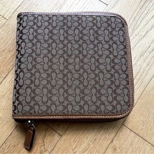 COACH MONOGRAMMED CD CASE / ZIP AROUND